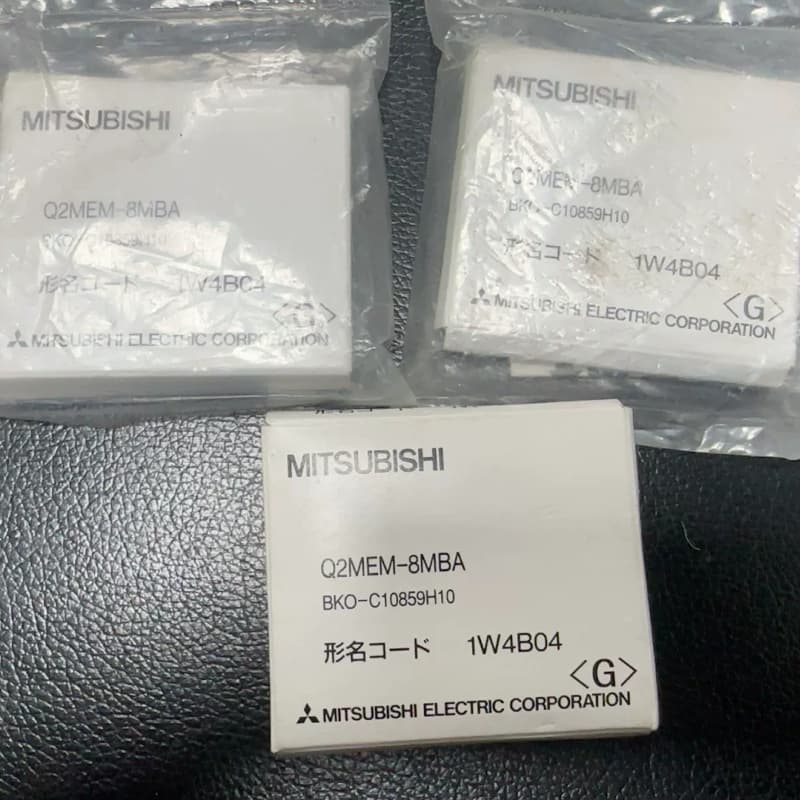 Q2MEM-8MBA，三菱PLC内存卡，全新正品，3个，开封--议价商品
