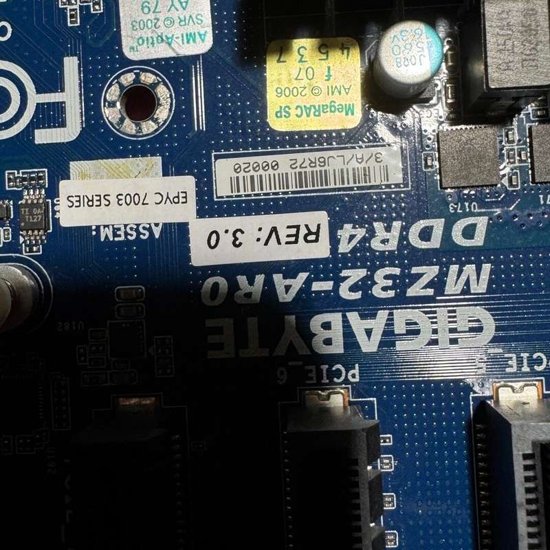 技嘉MZ32-AR0服务器主板 支持EPYC7003/700--议价商品