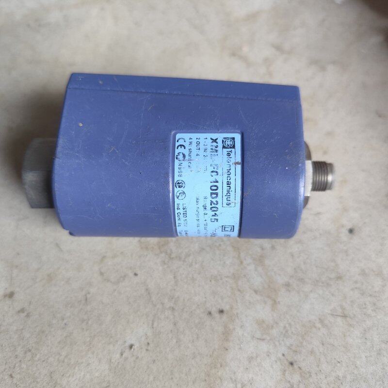 施耐德XML-FC10D2015压力传感器全新未使用过功能正--议价商品