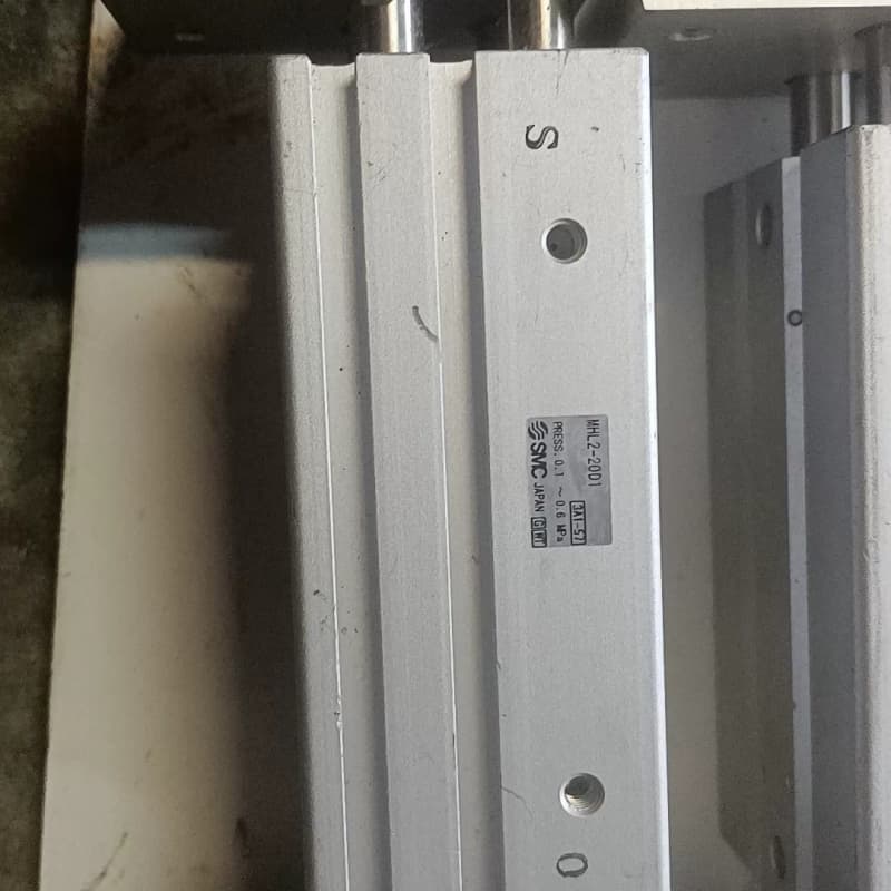 日本SMC扩型手指气缸MHL2-20D1--议价商品