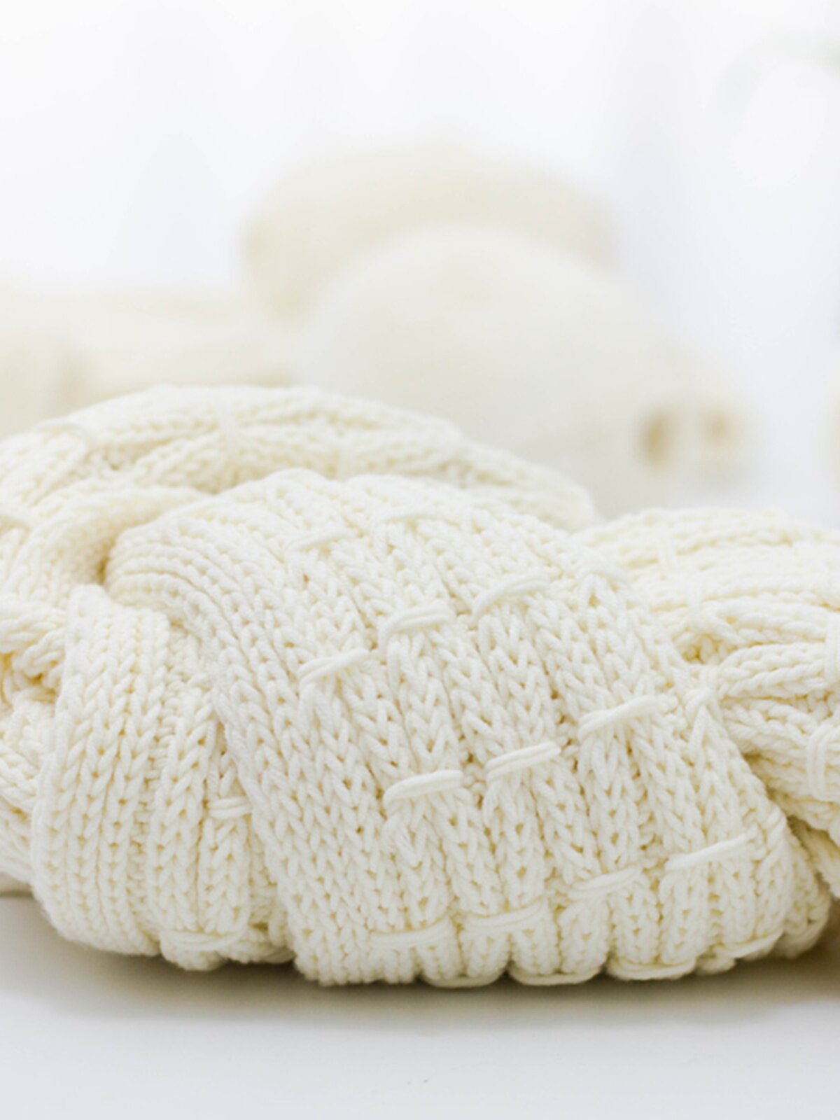 THE COARSE WOOL BALL OF THE FINISHED SCARF IS SENT TO THE BOYFRIEND GIRLFRIEND LOVER COTTON HANDMADE DIY KNITTING MATERIAL PACKAGE