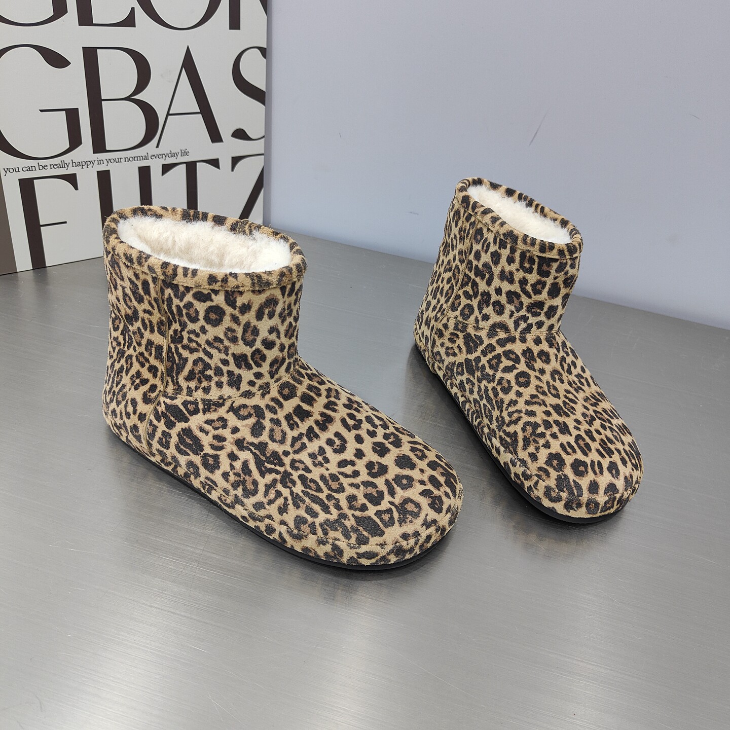 2025新款豹纹雪地靴女平底圆头潮款短靴加厚保暖东北大棉马丁靴女