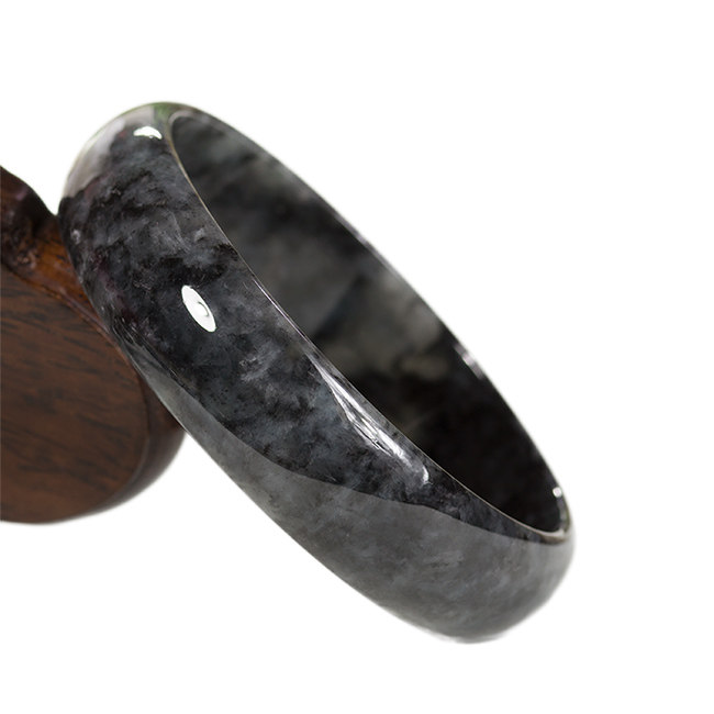 钰達 天然翡翠黑手镯 手钏女性禮物 黑色魅力 黑花玉镯 520在類目 珠寶/鑽石/翡翠/黃金, 翡翠（新）, 手飾中 - 來自Buy2taobao.com提供專業的淘寶代購服務