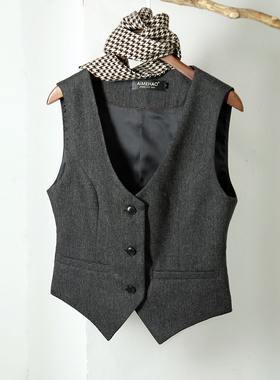 又美又飒时尚与复古并存 英伦风毛呢马甲2025新款坎肩外穿短款