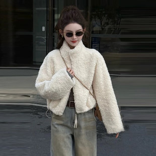 红色羊羔毛短外套女2025冬季新款宽松显瘦保暖小个子皮毛一体上衣