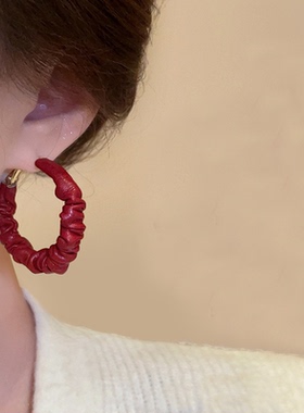 安可拉红色褶皱皮革大耳圈秋冬甜酷辣妹圆圈耳环夸张咖色耳坠银针