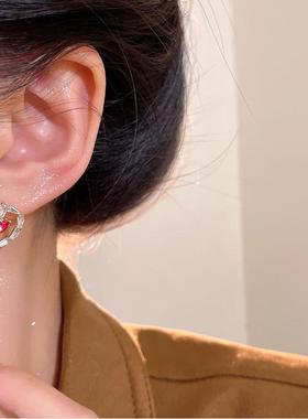 闪钻红色爱心耳钉甜酷气质小巧精致耳环女简约百搭通勤耳坠银针