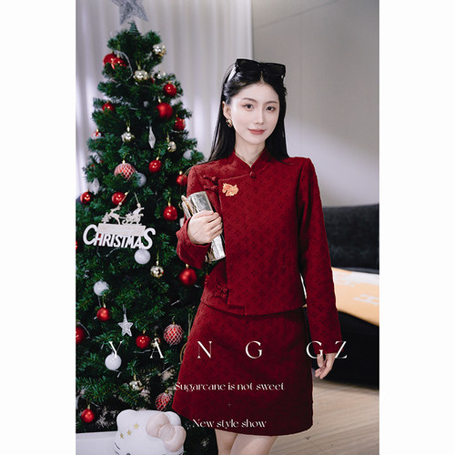 秋冬新款立体花纹上衣短裙套装