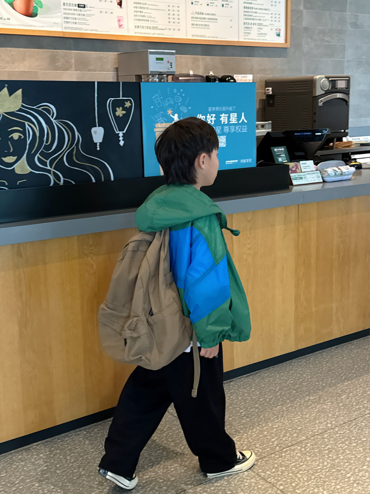 케빈 아동복 2024 여름 새 스타일 남아 중대형 아동용 한국판 컬러 블록 후드 자외선 차단 코트 얇은 재킷