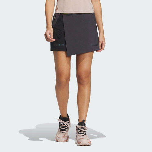 阿迪达斯女子运动短裤