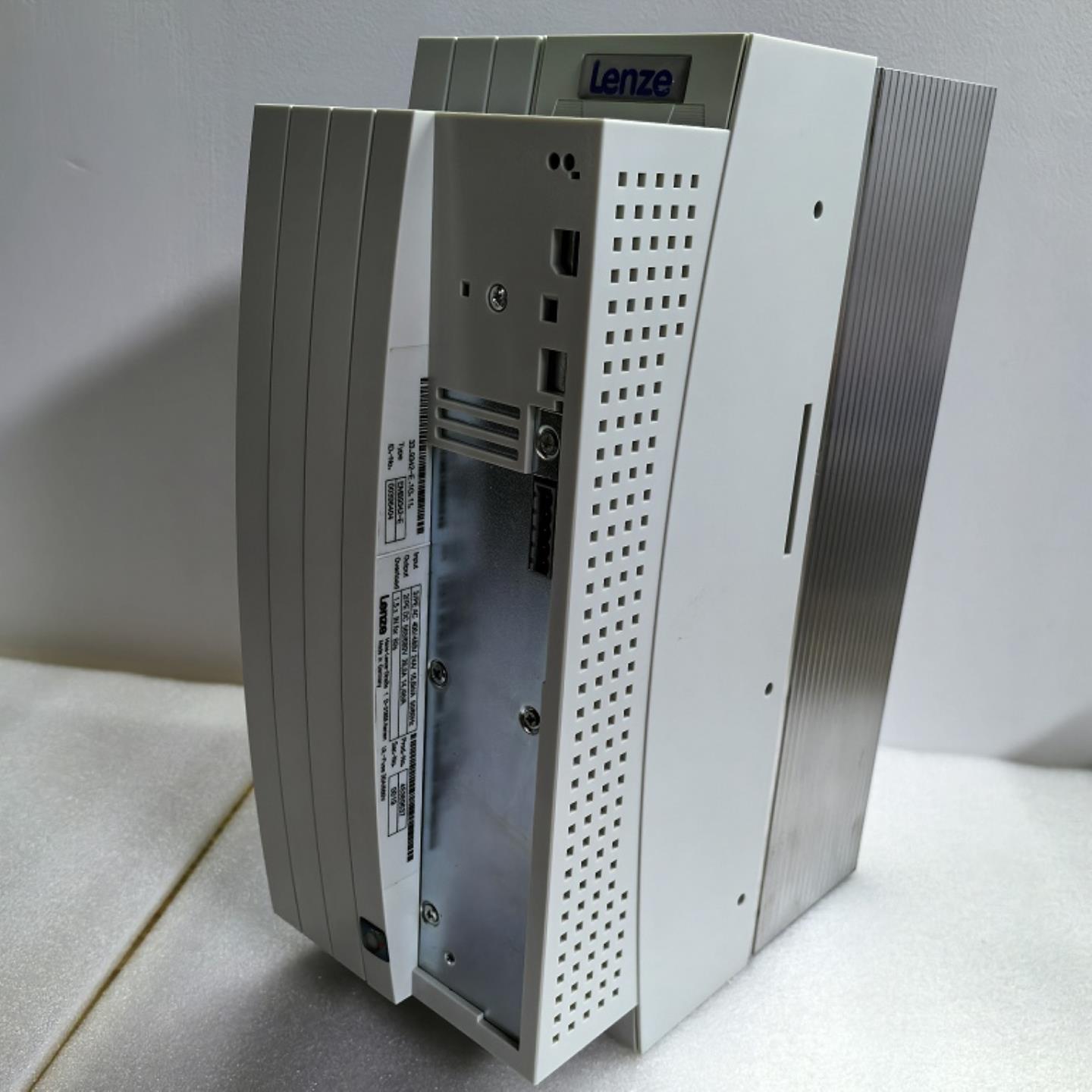 优惠供应Lenze伦茨电源模块 EMB9341-E 质保一年实物拍摄咨询