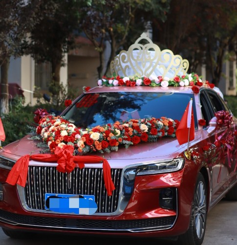 创意皇冠轩亮网红婚车发顺丰快递