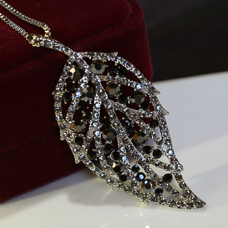 时尚镂空枫叶毛衣链水晶女锆石