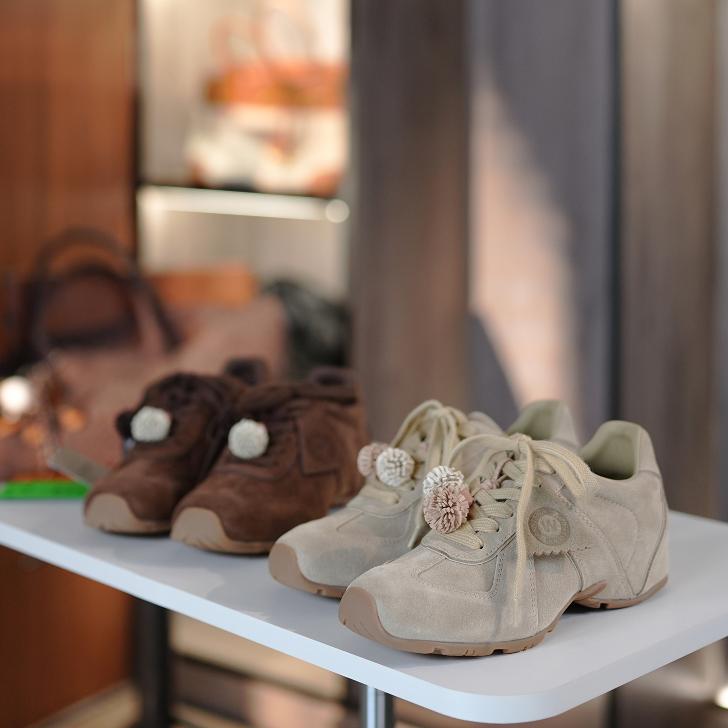 牛反皮绒系带流苏花球休闲德训鞋