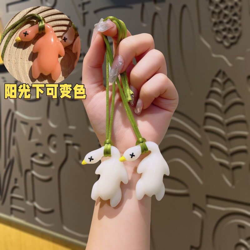 变色烤鸭防晒后视镜挂件