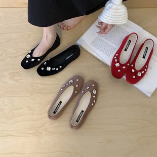 水钻平底单鞋女2026春季新款圆头平跟配裙子不累脚绒面浅口瓢鞋