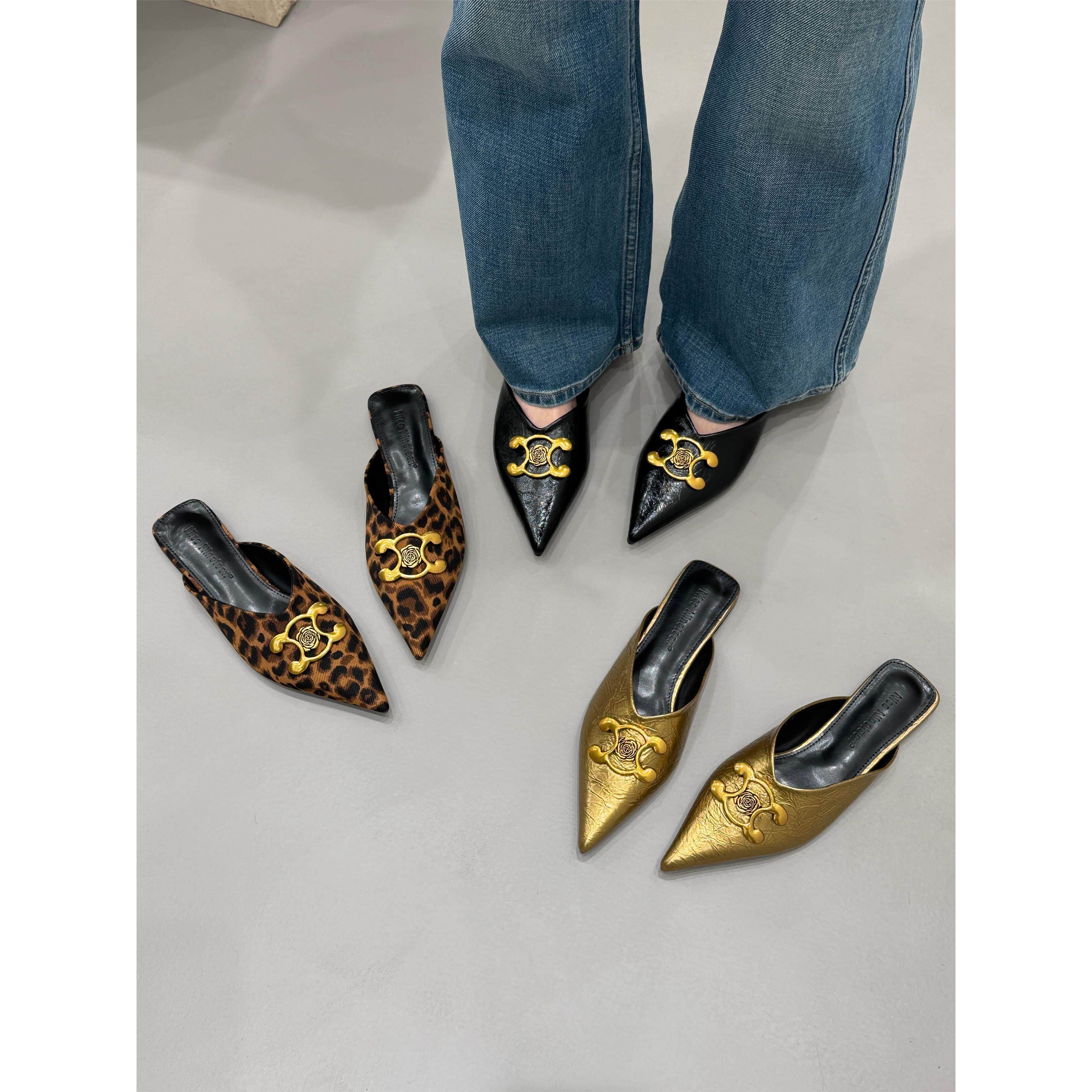 2026春夏新款豹纹山茶花金属扣尖头平底包头半拖外穿女凉拖鞋