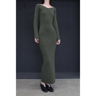 V领紧身羊毛连衣裙葡萄牙