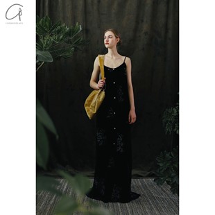 Mutedance 丝绒刺绣吊带裙