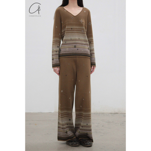 SWAYING V领雪花提花套衫/直筒裤