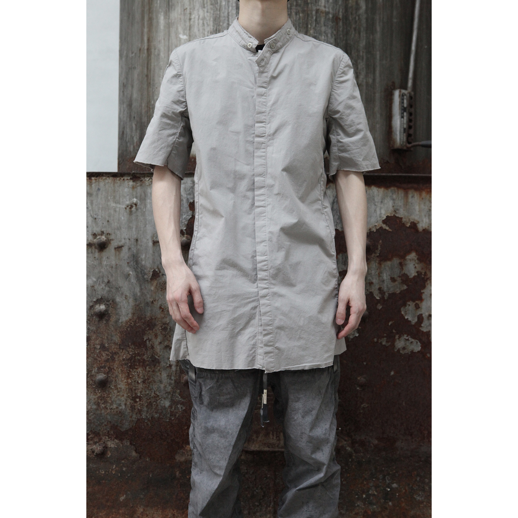 立领自然磨边短袖衬衫