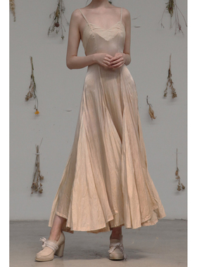 30%OFF Elapsing 真丝花染超大裙摆露背吊带连衣裙 系列集合