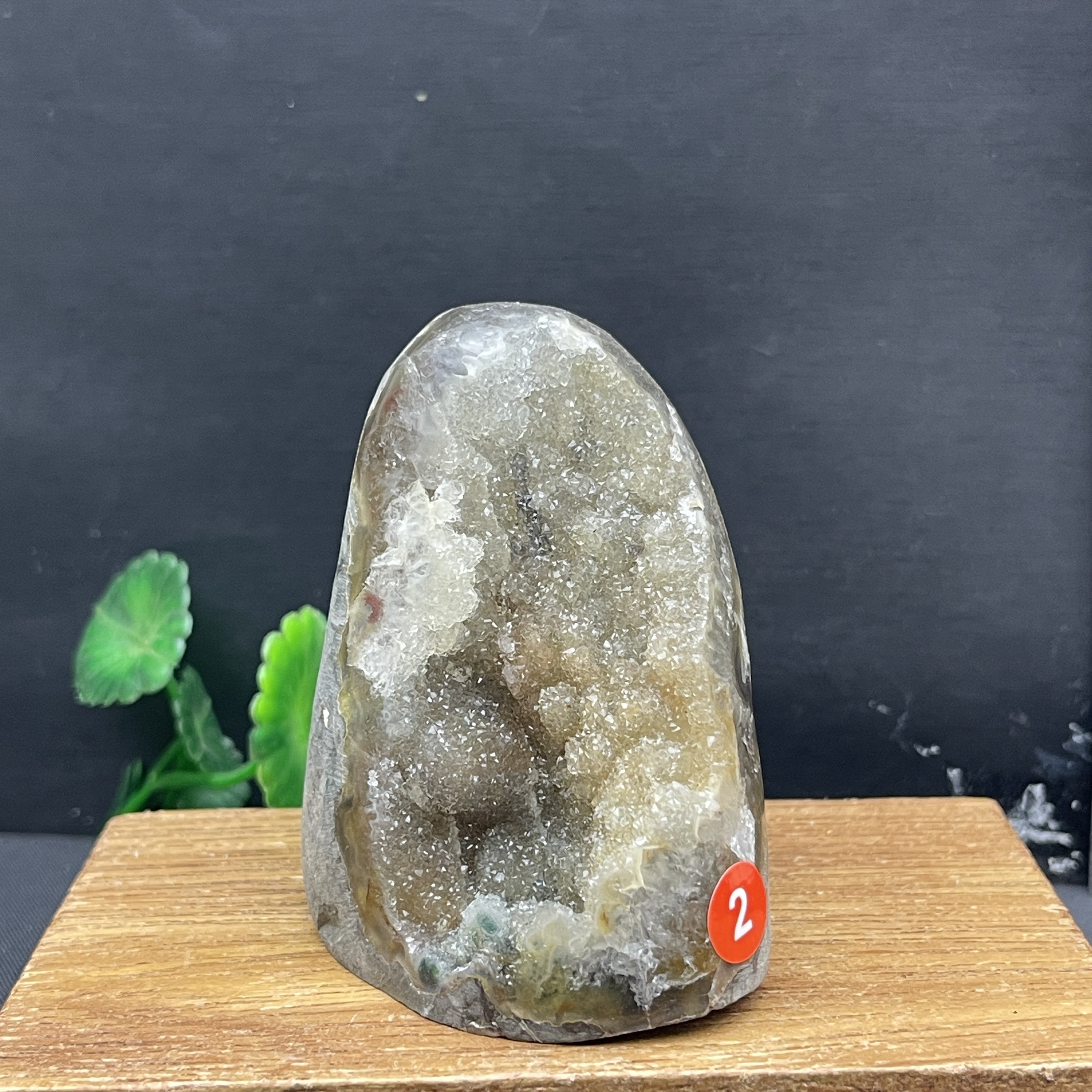 천연 우루과이 거미 숲 설탕 색깔의 크리스탈 타운 자수정 크리스탈 클러스터 이상한 돌 정화 DEGAUSSING 장식품 부티크