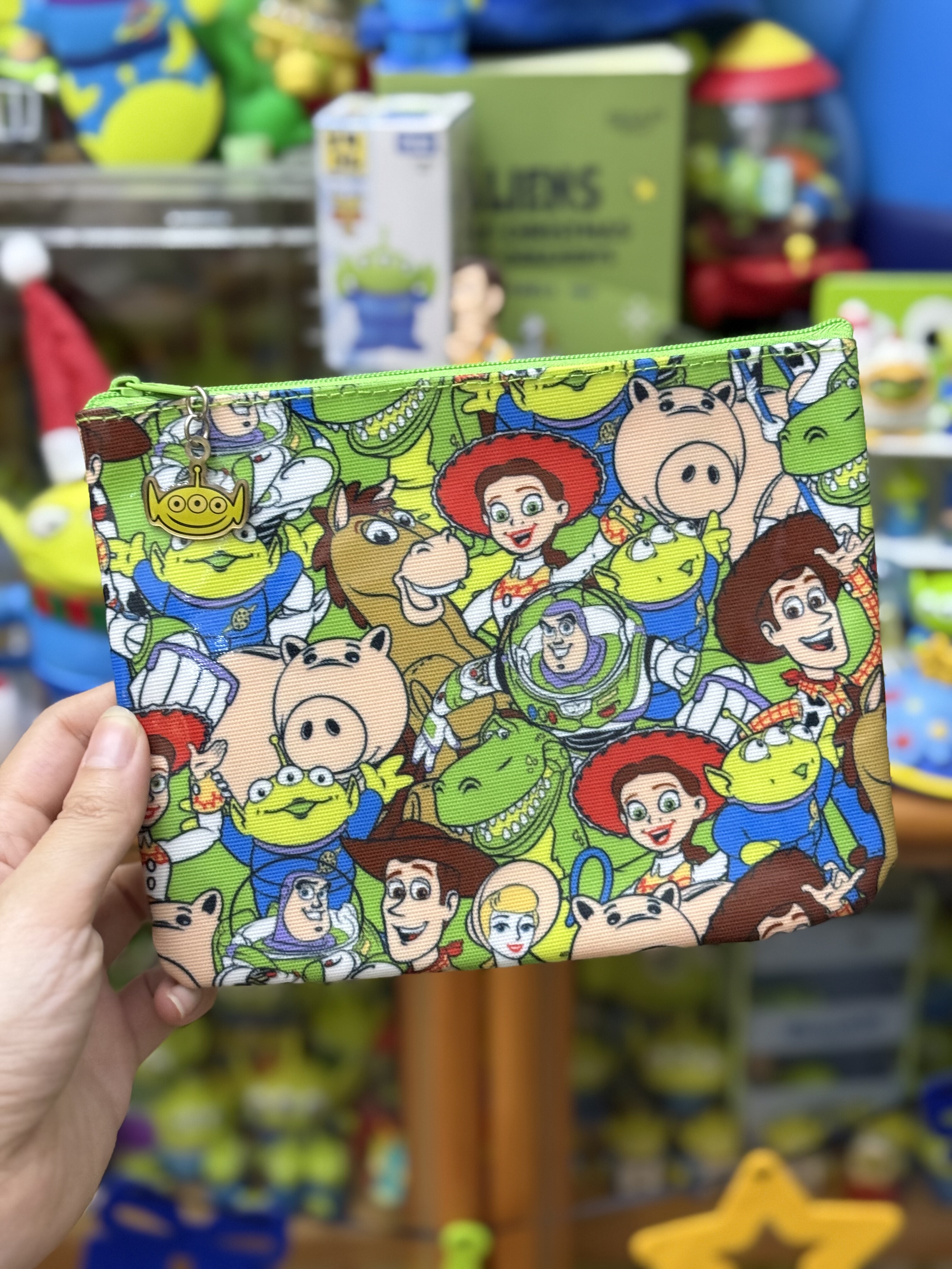 日单玩具总动员三眼仔巴斯光年卡通印花防水手拿包化妆小物包