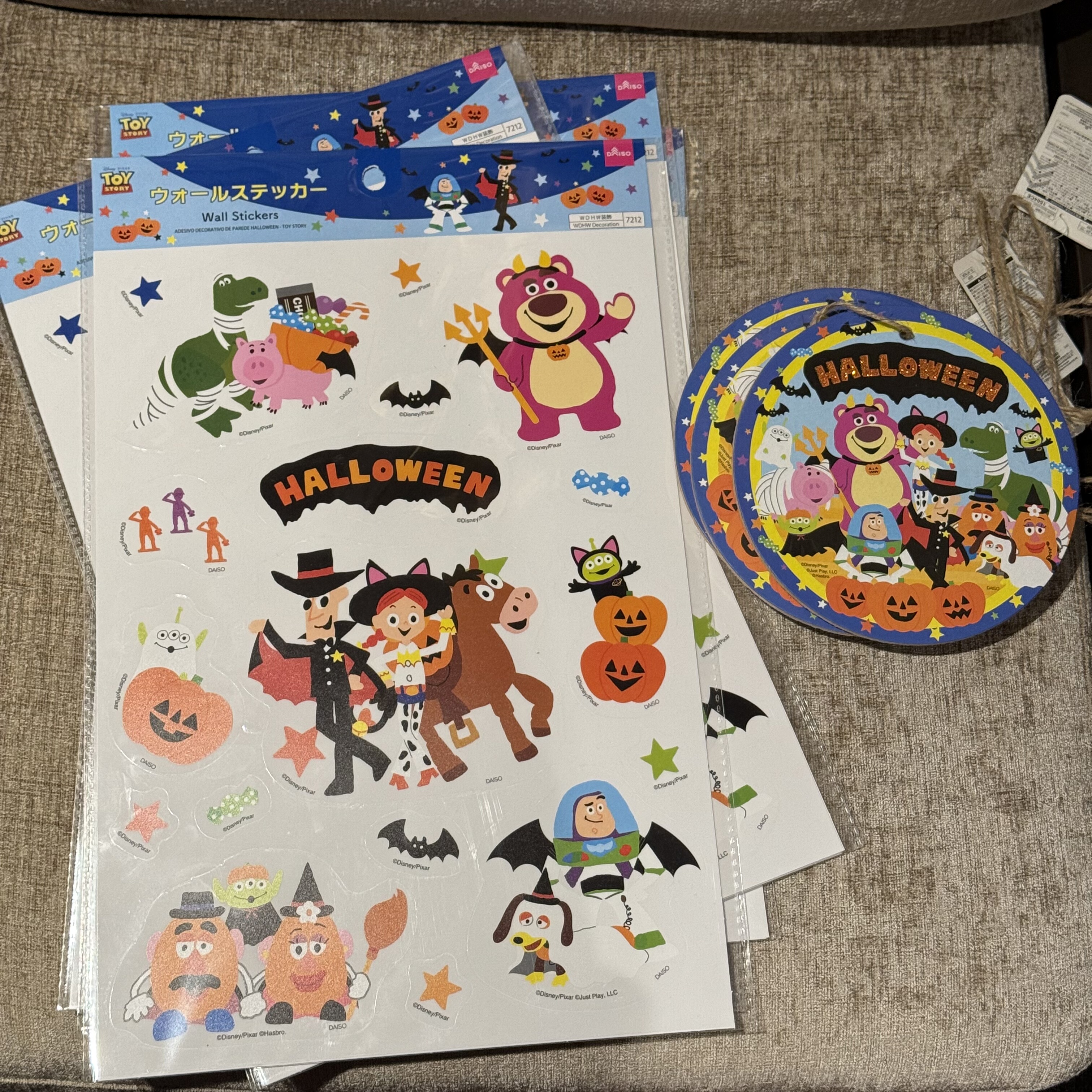 现货日本万圣节玩具总动员三眼仔巴斯光年贴纸 挂件