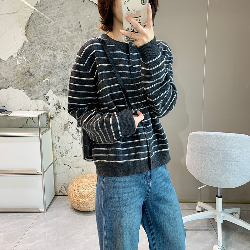 拼色立体条纹加厚针织开衫女秋冬韩版低圆领长袖休闲保暖柔软毛衣