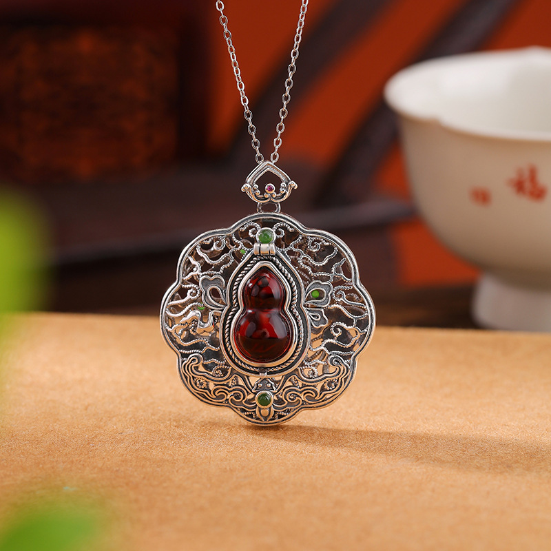 通体S925纯银血珀和田玉碧玉复古做旧祥云如意葫芦吊坠香囊挂坠