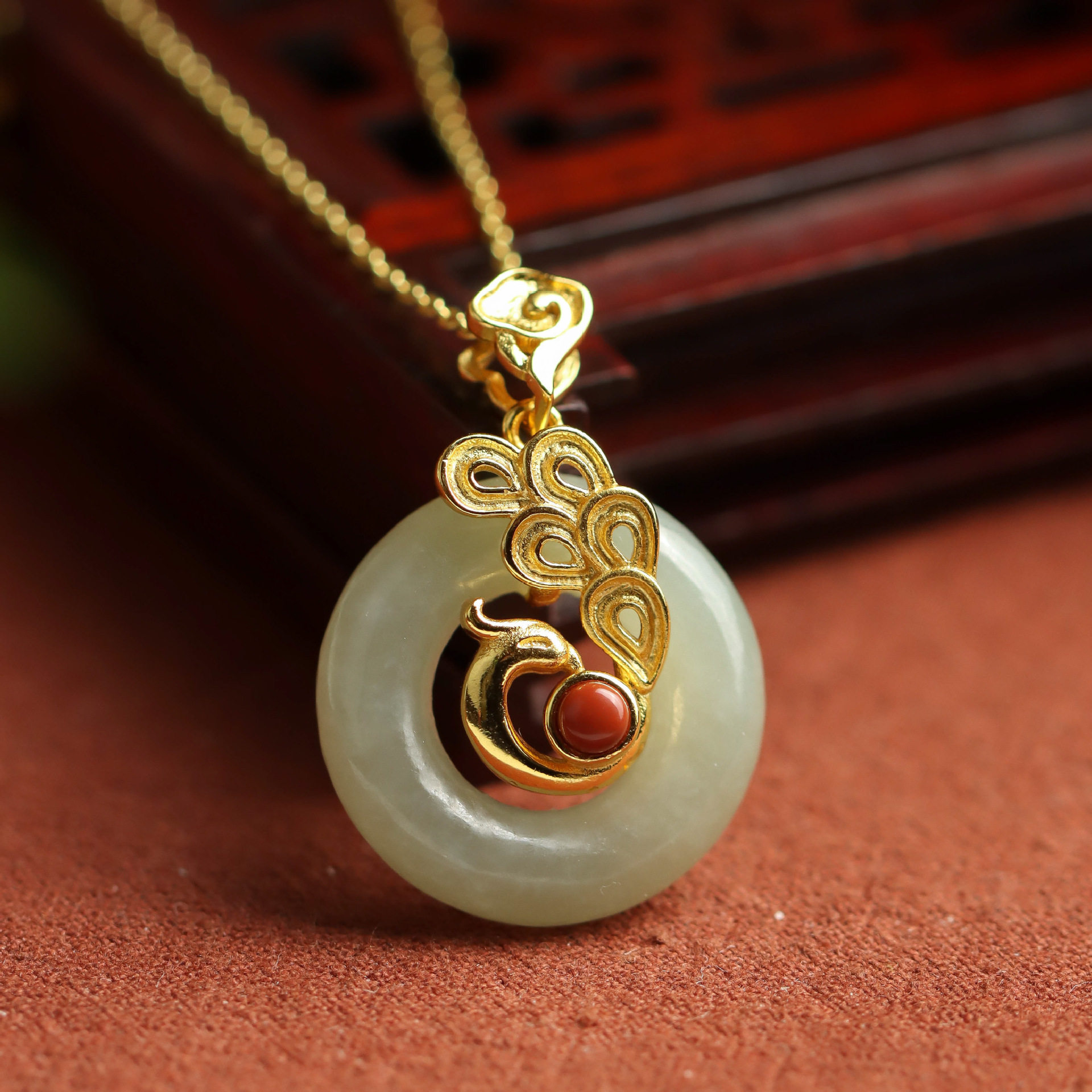 超美纯银镀金镶嵌天然和田玉情欲平安扣孔雀吊坠国潮复古女款项链