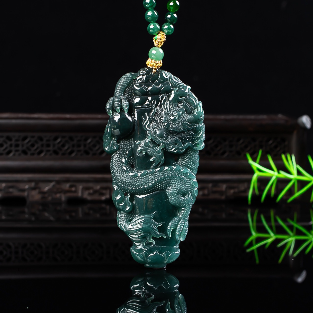 A货霸气盘龙玉石生肖龙男女款玉挂件龙柱翡翠玉石吊坠
