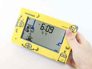 89日本代购RTYTHM 小黄人数字液晶静音电子闹钟13种动画可爱闹钟