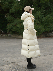 羽物2023冬季新款95白鹅绒收腰修身加厚过膝长款羽绒服女冬季时尚