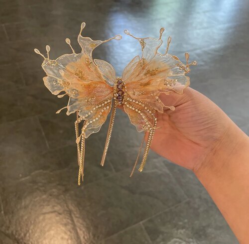 小众高级感灵动蝴蝶发饰仙气轻透感新娘晨袍敬酒侧边后区盘发造型