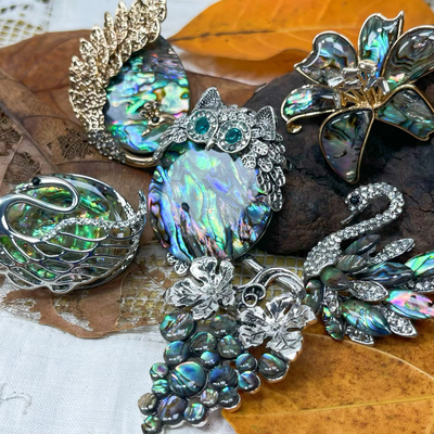 直播间选胸针吊坠天然鲍鱼贝壳猫头鹰天鹅葡萄百合花炫彩滴釉工艺