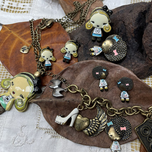 打标外贸原单珐琅滴釉小女孩戒指化妆镜毛衣链耳环手链满25包邮