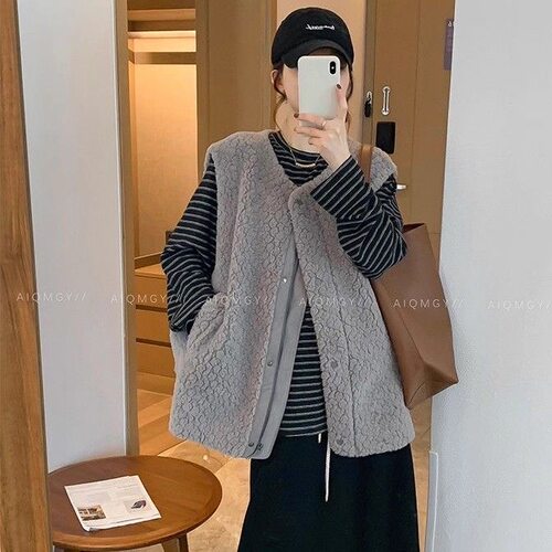 皮毛一体羊羔毛马甲女秋冬2025新款宽松叠穿坎肩背心洋气马夹外套