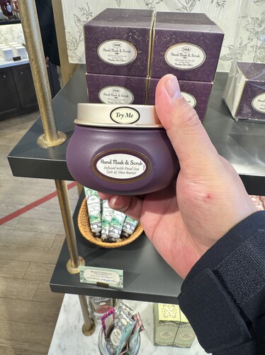 优西酱日本本土5折sabon手膜白玫瑰手部磨砂膏角质护理125ml