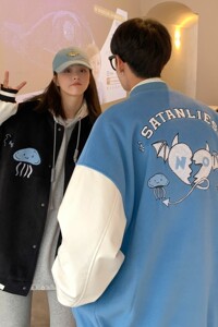 主推 情侣装毛呢拼接PU皮棒球服毛巾绣情侣夹克H678 P118男类图片