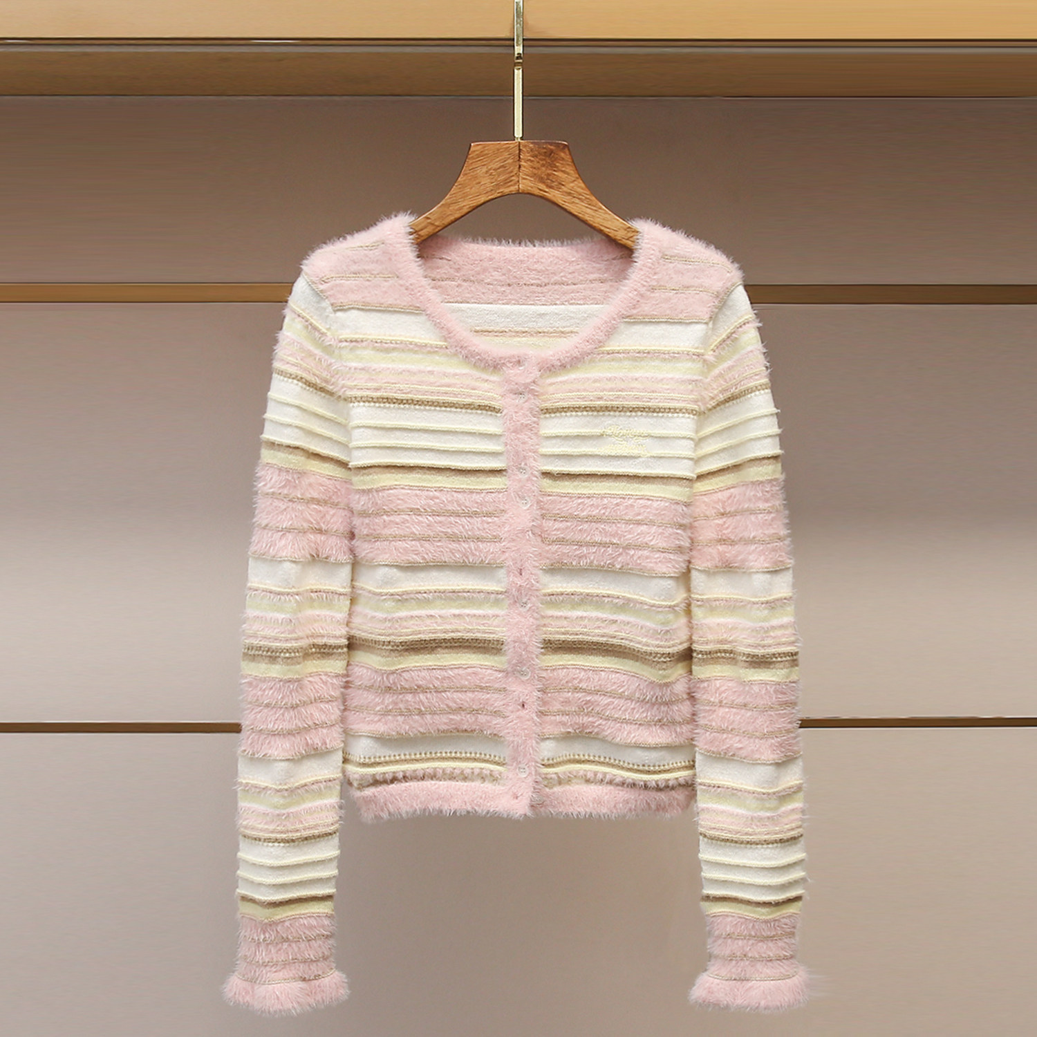 现货】深圳南油高端女装25冬季新粉条纹毛绒针织开衫甜美毛衣外套