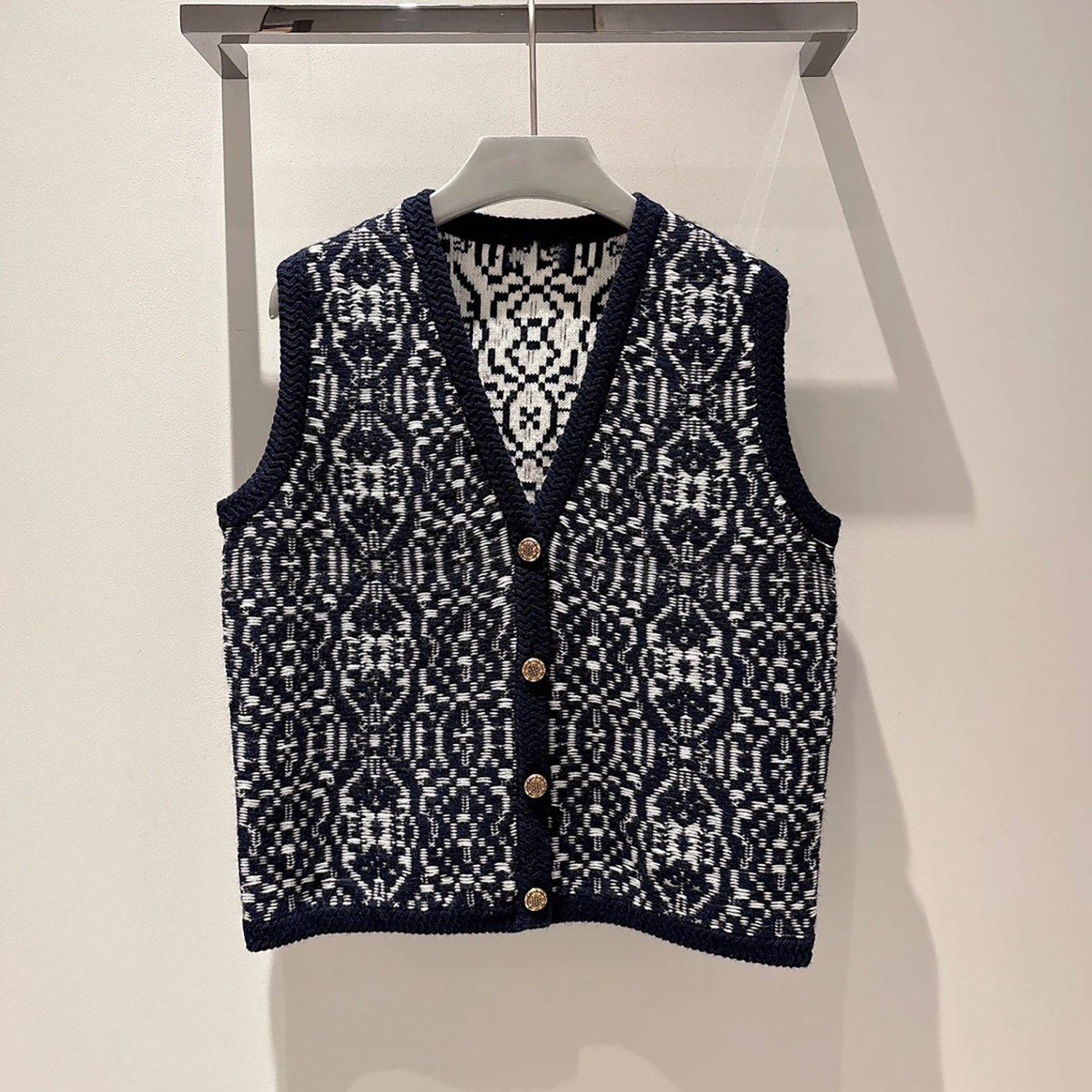 深圳南油高端女装2026春季新款复古风几何提花百搭马甲针织开衫女,女装/女士精品,毛针织衫,淘宝优惠券,粉丝福利购,淘宝优惠卷