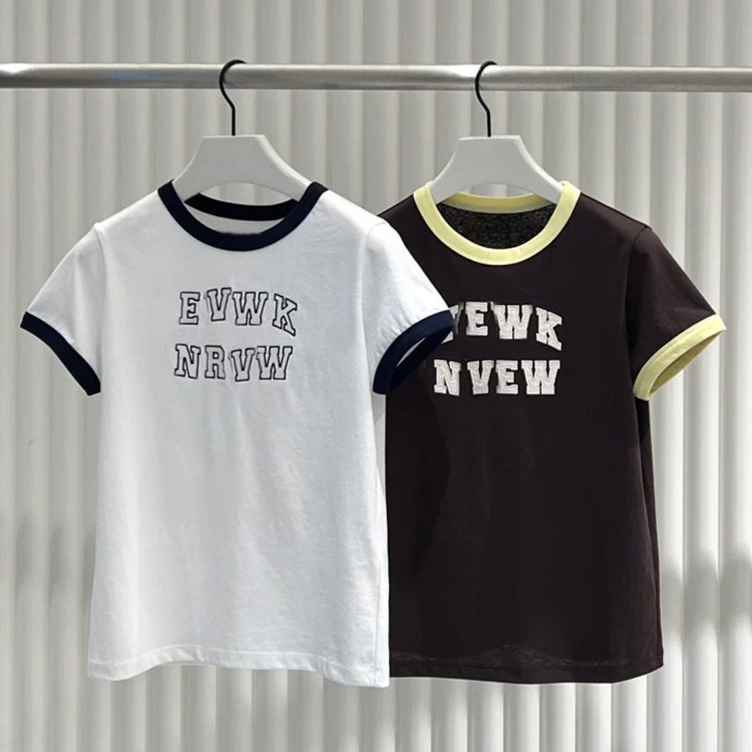 深圳南油高端女装2026春季新款美式撞色边字母印花休闲圆领短袖女