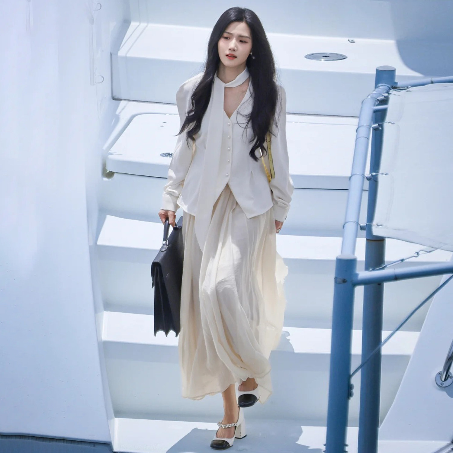 卢昱晓胡羞同款白色法式复古轻奢飘带衬衫上衣搭雪纺半身裙套装女,女装/女士精品,时尚套装,淘宝优惠券,粉丝福利购,淘宝优惠卷