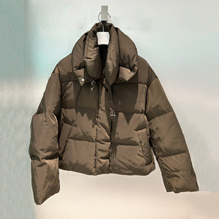 深圳南油高端女装2025冬新款连帽短款羽绒服女保暖蓬松面包服外套