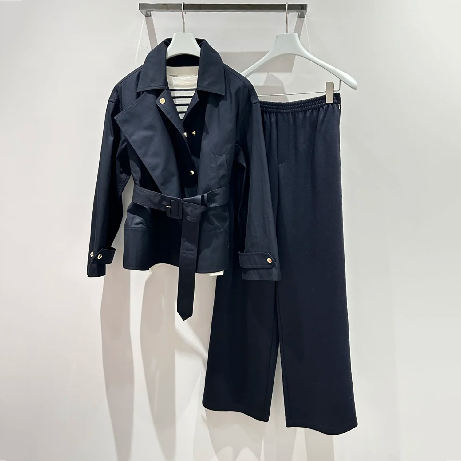 深圳南油高端女装2026春新款法式通勤翻领双排扣收腰短款风衣外套,女装/女士精品,风衣,淘宝优惠券,粉丝福利购,淘宝优惠卷