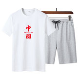 白色配浅灰裤