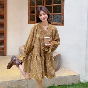 茶歇法式复古碎花连衣裙女2025年春季新款小个子超好看度假风裙子图片