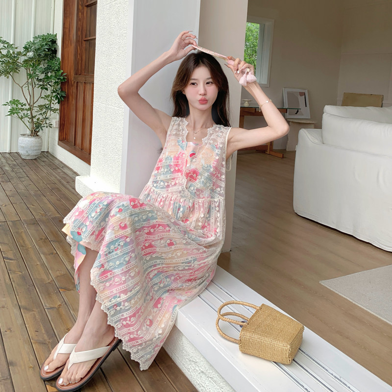 多巴胺印花吊带连衣裙女夏2025新款蕾丝罩衫搭配海边度假长裙图片